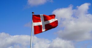 Read more about the article Dannebrog: Et nationalt symbol med en lang historie